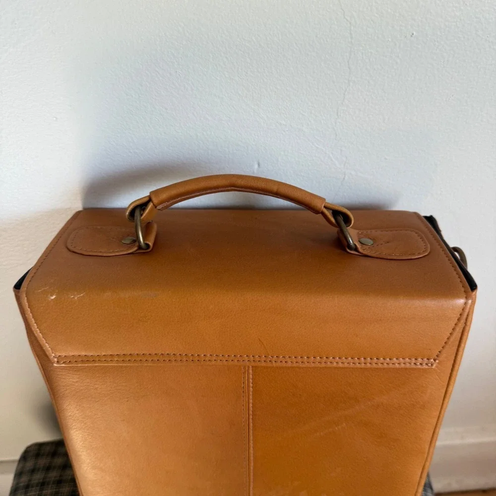Winston Collection Leather Two Bottle Wine Carrier Bag Size OS Tan Brown